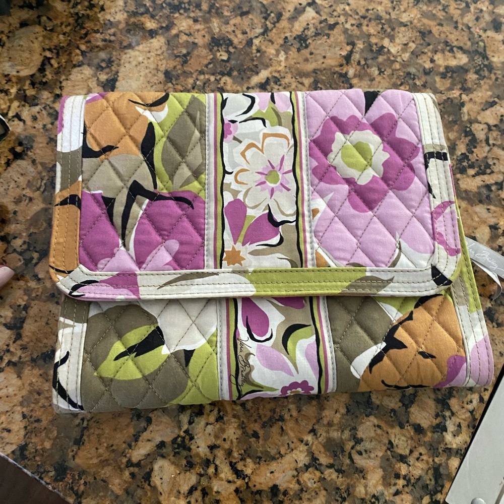 New. Vera Bradley Multicolor Portfolio Case/ Jewelry case portobello road print